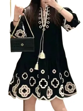 Black and white embroidered details short dress
