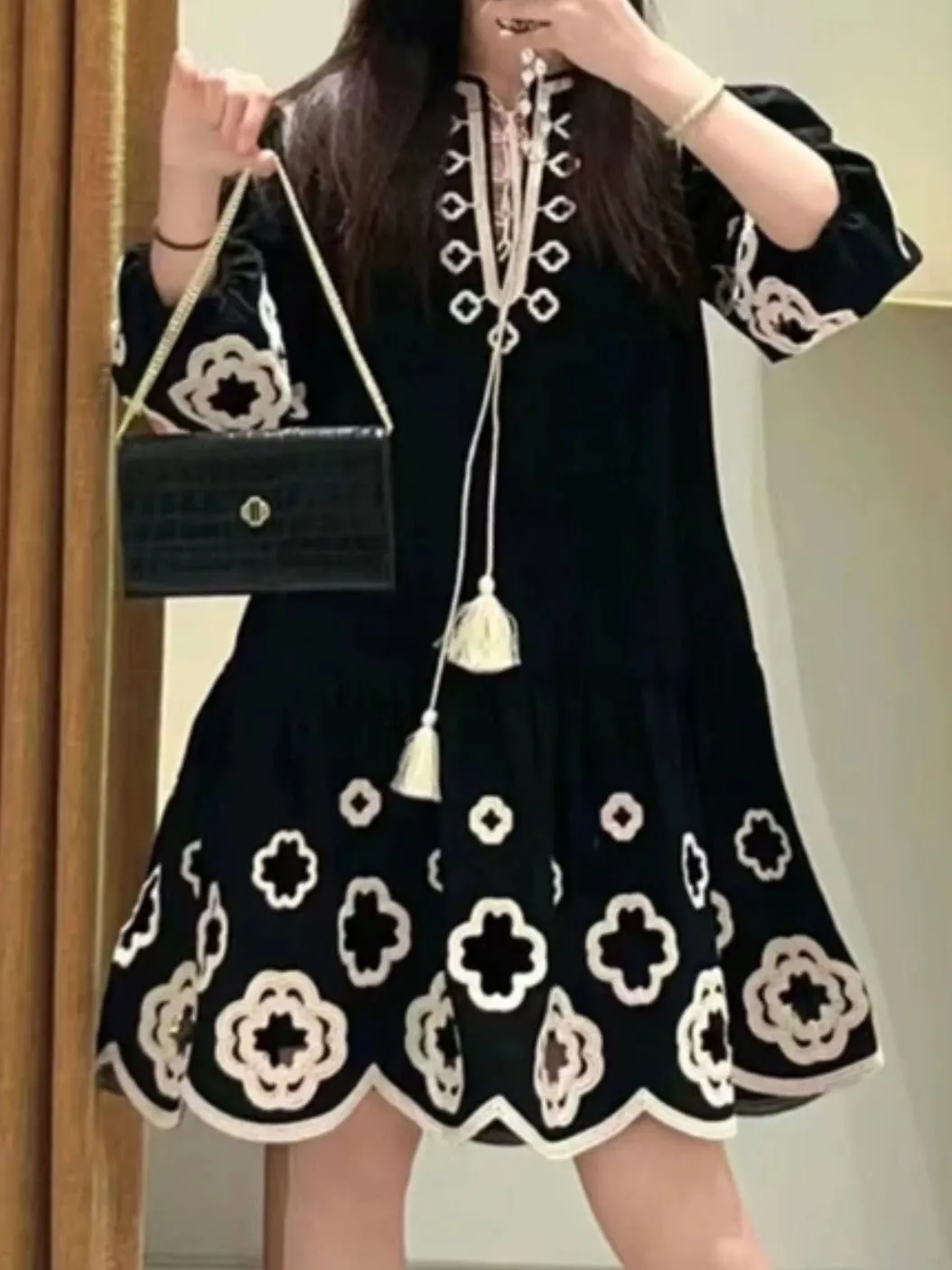 Black and white embroidered details short dress
