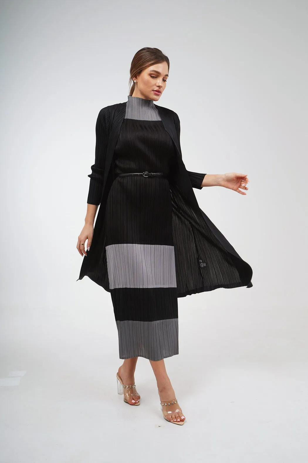 Dulina Long Pleated Jacket With Thin Waist Belt