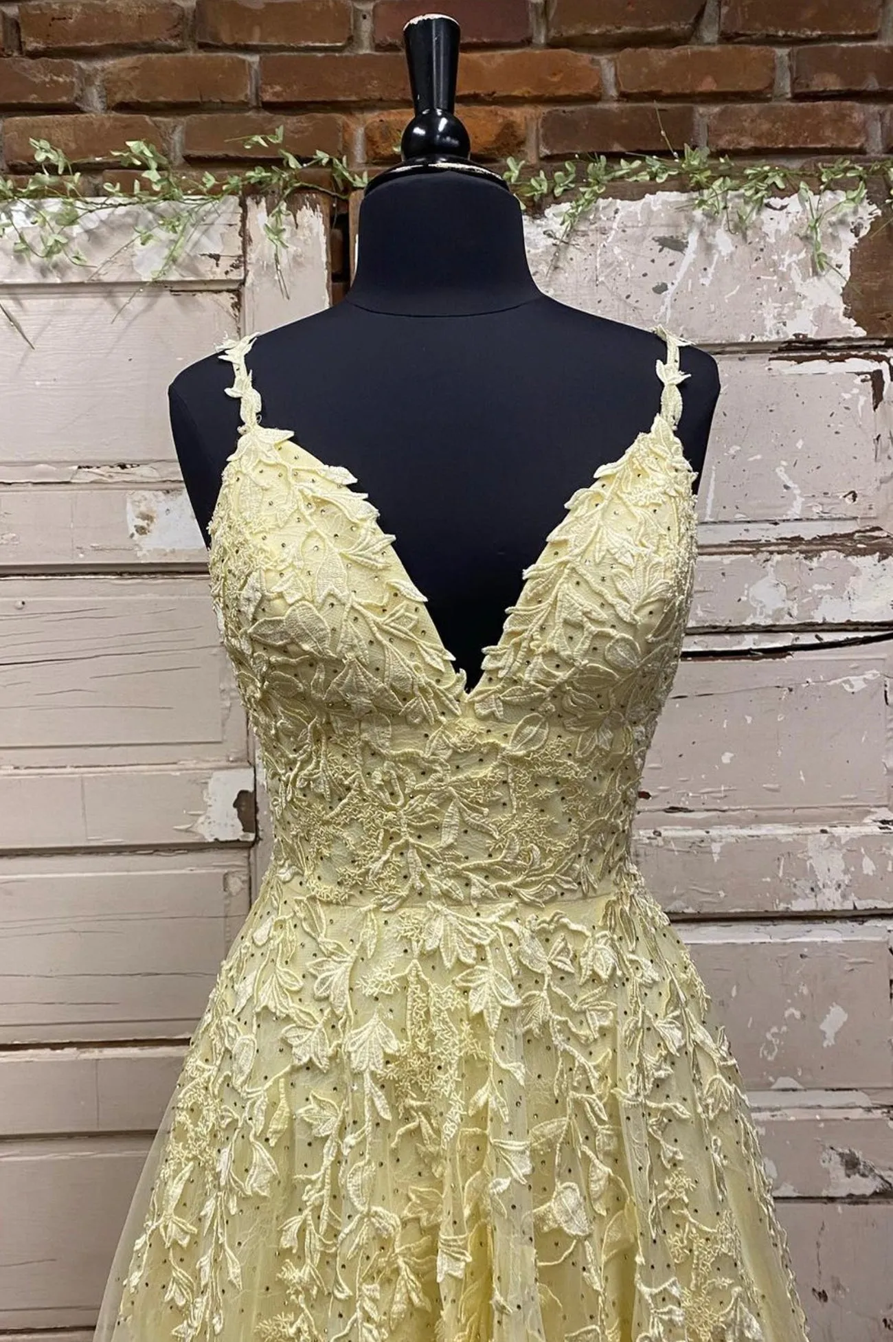 Yellow V-Neck Spaghetti Strap Lace Floor Length Prom Dress